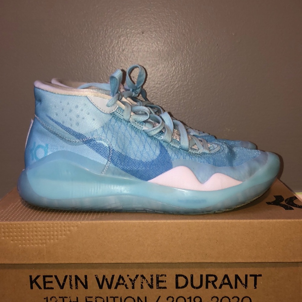 KD 12 ‘Blue Gaze’